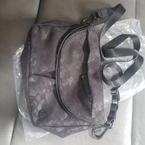 Lululemon Festival bag- black camo